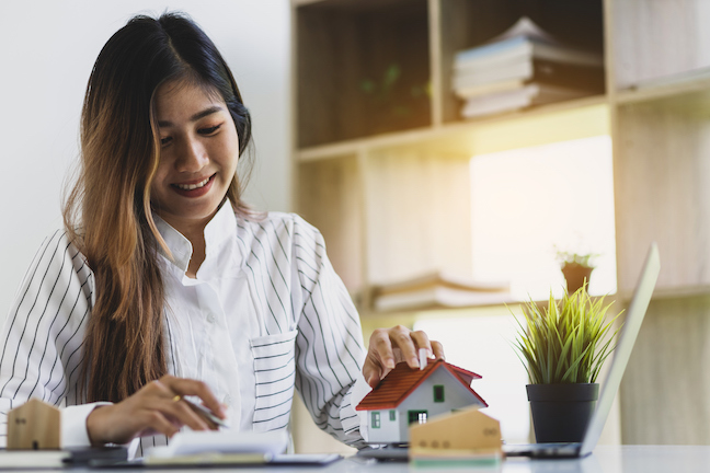 home insurance woman form	