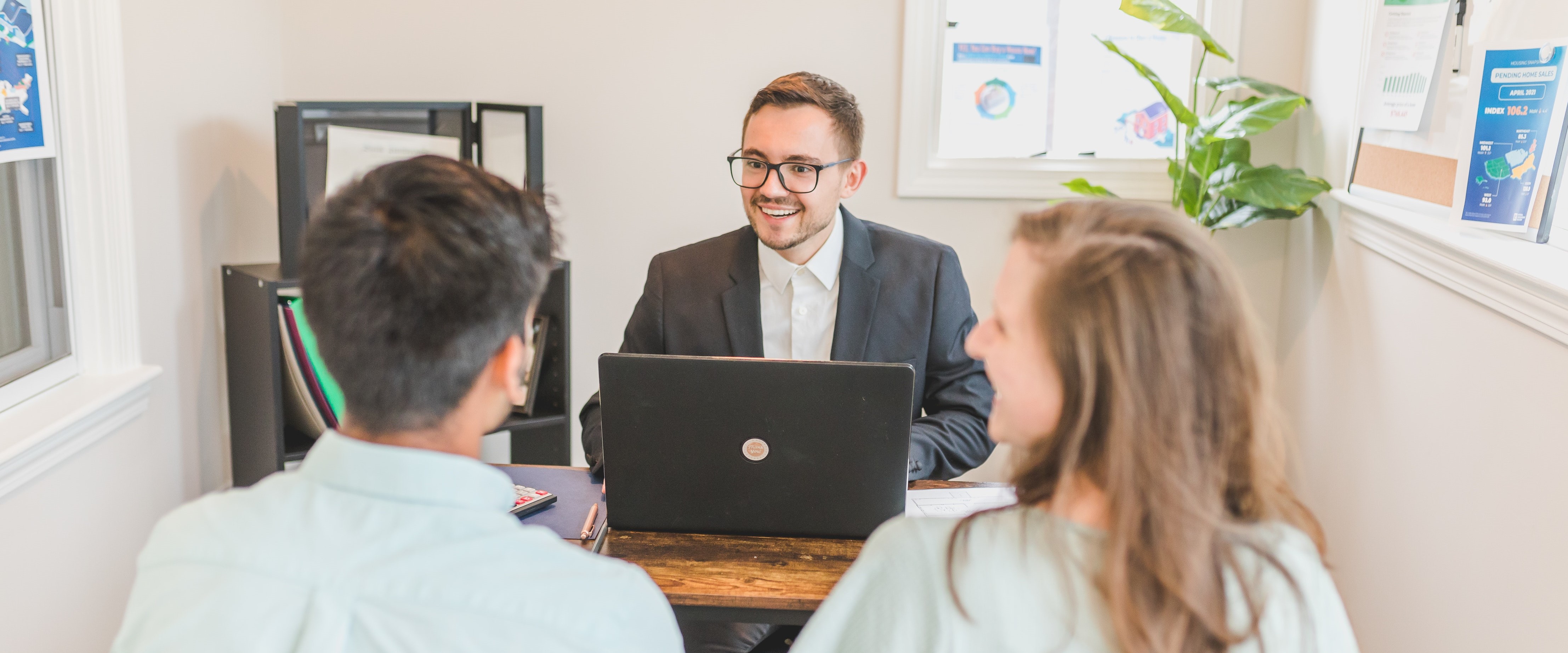 mortgage broker with couple
