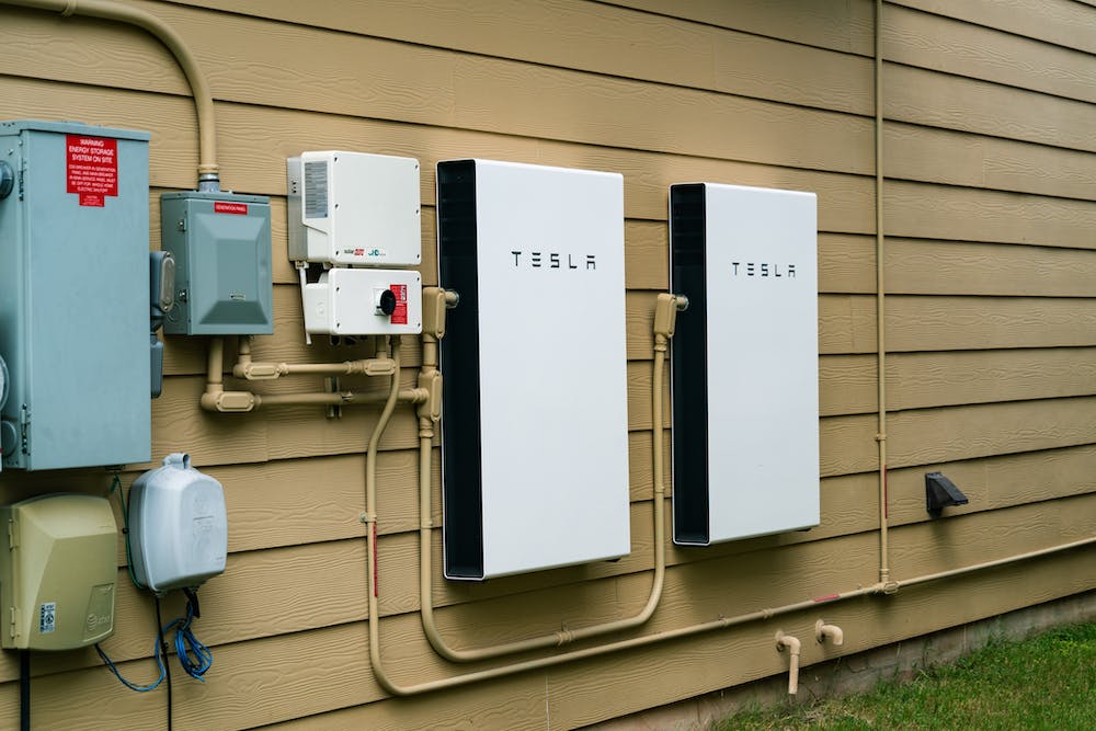 Tesla powerwall solar batteries